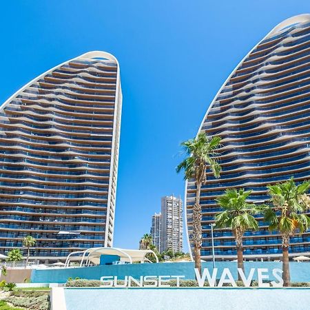 Sunset Waves Deluxe Apartments Poniente Beach Resort เบนิดอร์ม ภายนอก รูปภาพ