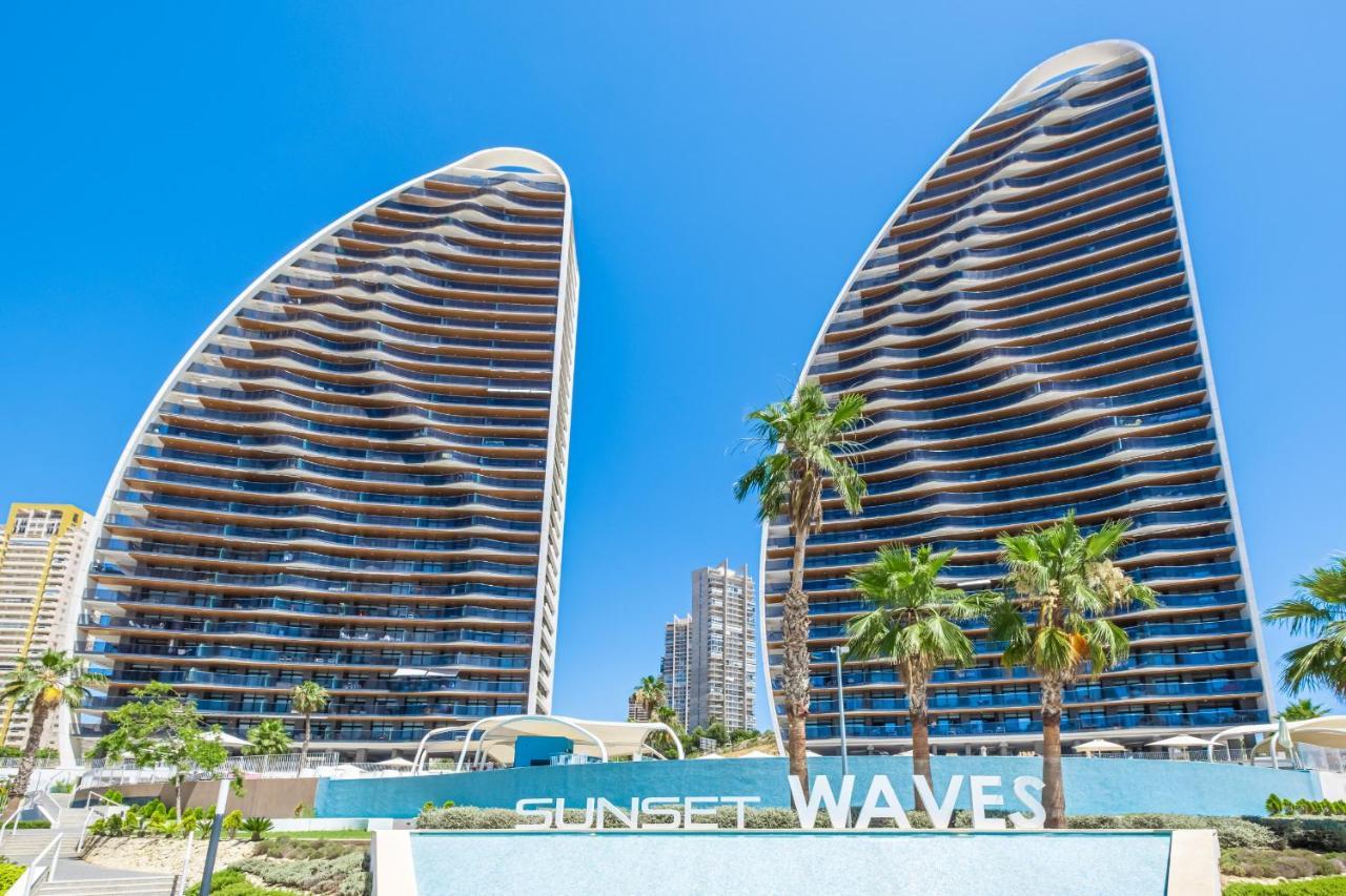 Sunset Waves Deluxe Apartments Poniente Beach Resort เบนิดอร์ม ภายนอก รูปภาพ