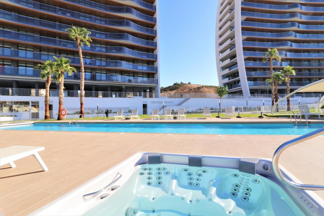 Sunset Waves Deluxe Apartments Poniente Beach Resort เบนิดอร์ม ภายนอก รูปภาพ