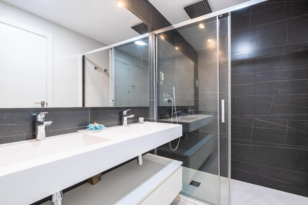 Sunset Waves Deluxe Apartments Poniente Beach Resort เบนิดอร์ม ภายนอก รูปภาพ