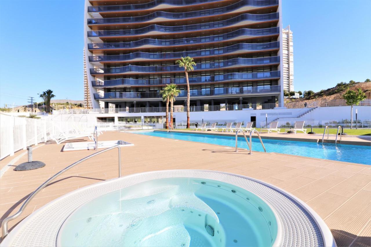 Sunset Waves Deluxe Apartments Poniente Beach Resort เบนิดอร์ม ภายนอก รูปภาพ