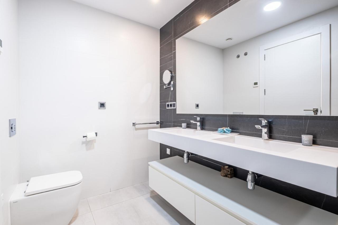 Sunset Waves Deluxe Apartments Poniente Beach Resort เบนิดอร์ม ภายนอก รูปภาพ