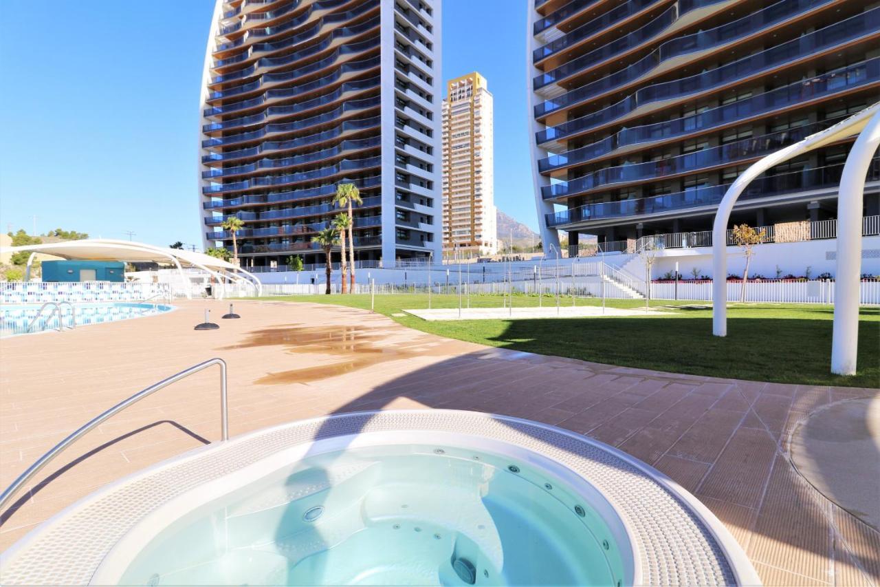 Sunset Waves Deluxe Apartments Poniente Beach Resort เบนิดอร์ม ภายนอก รูปภาพ