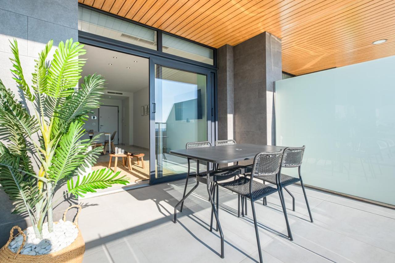 Sunset Waves Deluxe Apartments Poniente Beach Resort เบนิดอร์ม ภายนอก รูปภาพ